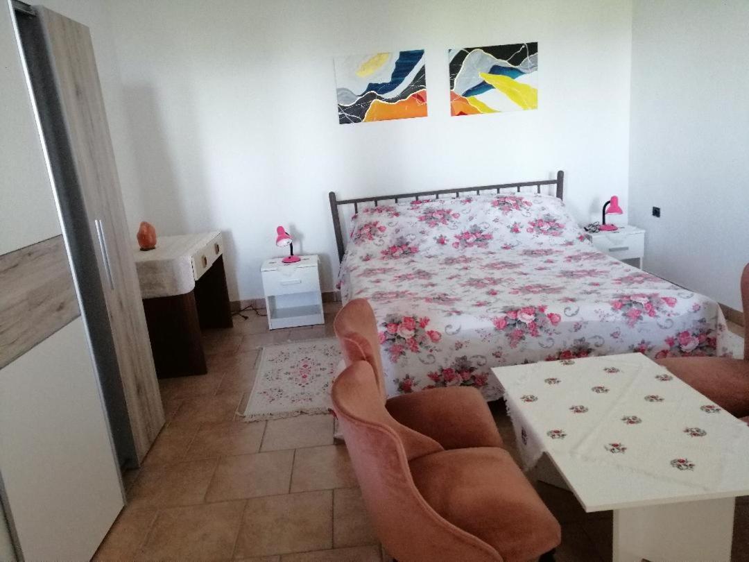 Murva Koper Buitenkant foto